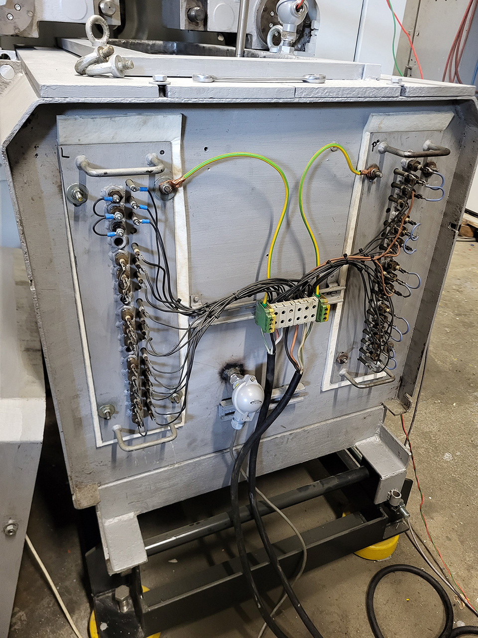 Frech DAW 125 F sıcak kamaralı basınçlı döküm makinesi WK1454, kısmen revize edilmiş