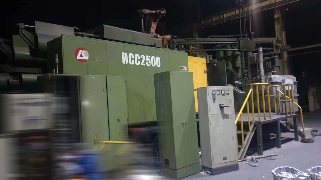 LK Machinery DCM 2500 İkinci el soğuk kamaralı basınçlı döküm makineleri, KK1539